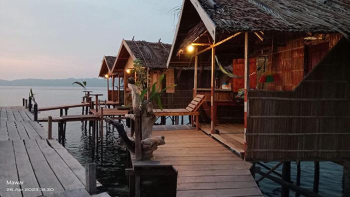 Mawar Homestay Besir Extérieur photo